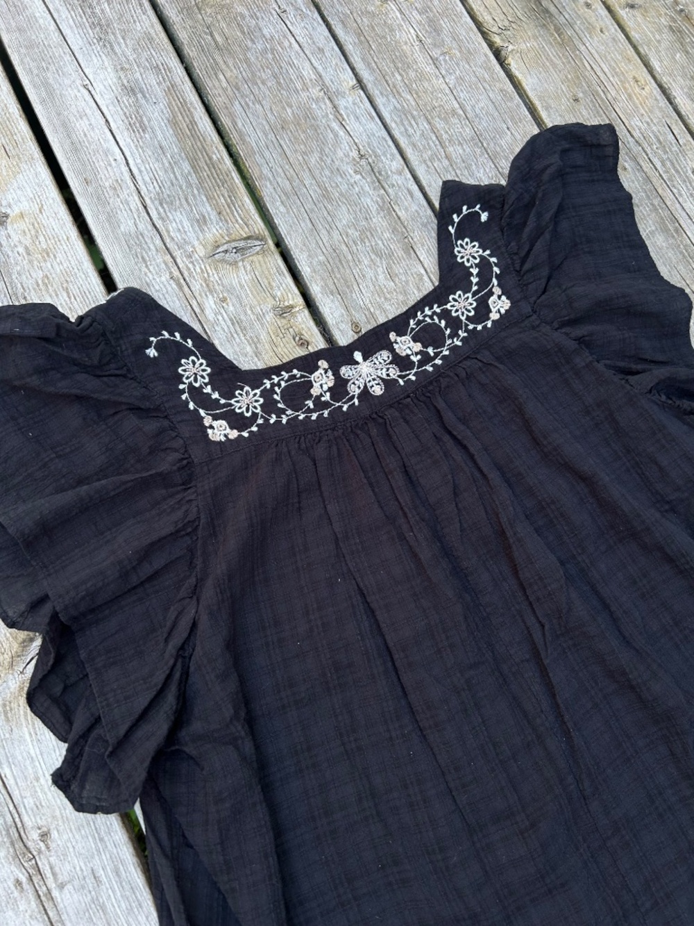 Max Studio ⎸ Cotton Blend Floral Embroidered Flutter Sleeve Top - Picture 6 of 8